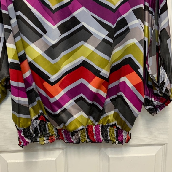 Halo Print Slit-Sleeve  Top - Picture 4 of 6